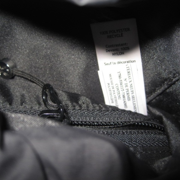 Lulu Lemon Crossbody Fleece Bucket Bag 2.5L - Picture 11 of 14